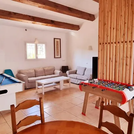 Familiale Surequipee 16p Piscine Babyfoot Billard Boulodrome Prázdninový dům