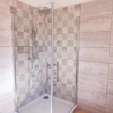 Familiale Surequipee 16p Piscine Babyfoot Billard Boulodrome * Le Lavandou