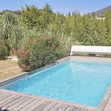 Familiale Surequipee 16p Piscine Babyfoot Billard Boulodrome