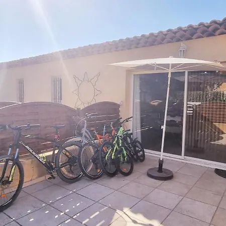 Familiale Surequipee 16p Piscine Babyfoot Billard Boulodrome Prázdninový dům