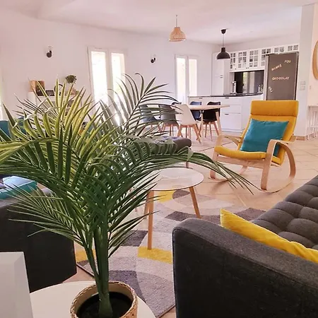 Prázdninový dům Familiale Surequipee 16p Piscine Babyfoot Billard Boulodrome *