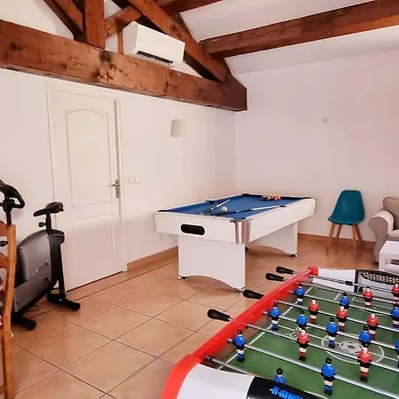 Familiale Surequipee 16p Piscine Babyfoot Billard Boulodrome *