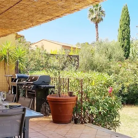 Prázdninový dům Familiale Surequipee 16p Piscine Babyfoot Billard Boulodrome