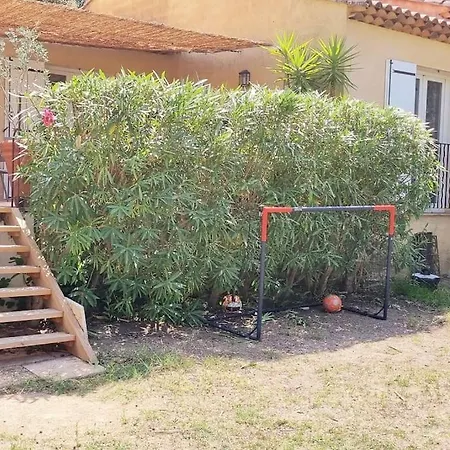 Familiale Surequipee 16p Piscine Babyfoot Billard Boulodrome *