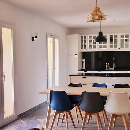 Familiale Surequipee 16p Piscine Babyfoot Billard Boulodrome Prázdninový dům *