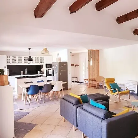 Familiale Surequipee 16p Piscine Babyfoot Billard Boulodrome * Le Lavandou