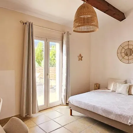 Prázdninový dům Familiale Surequipee 16p Piscine Babyfoot Billard Boulodrome Le Lavandou